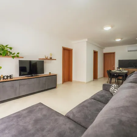 New Spacious Fgura By Sf Homes Apartment *