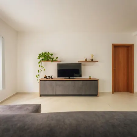 New Spacious Fgura By Sf Homes