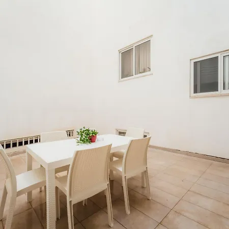 New Spacious Fgura By Sf Homes