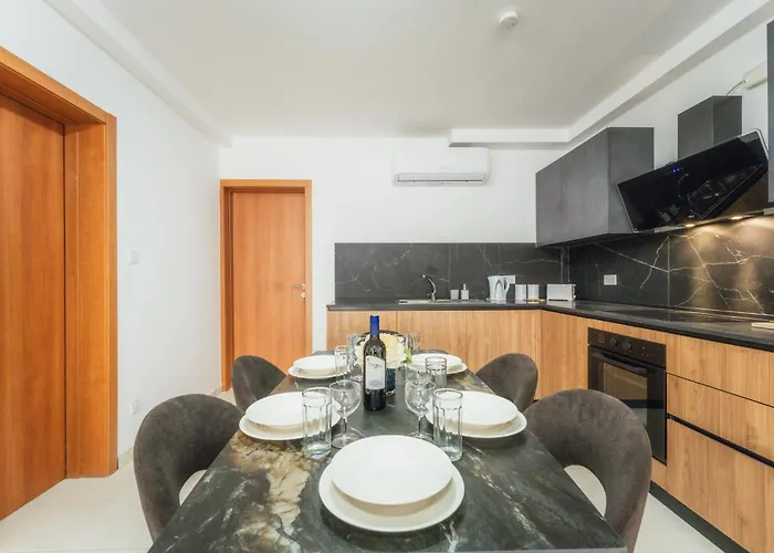 New Spacious Fgura By Sf Homes 아파트 *