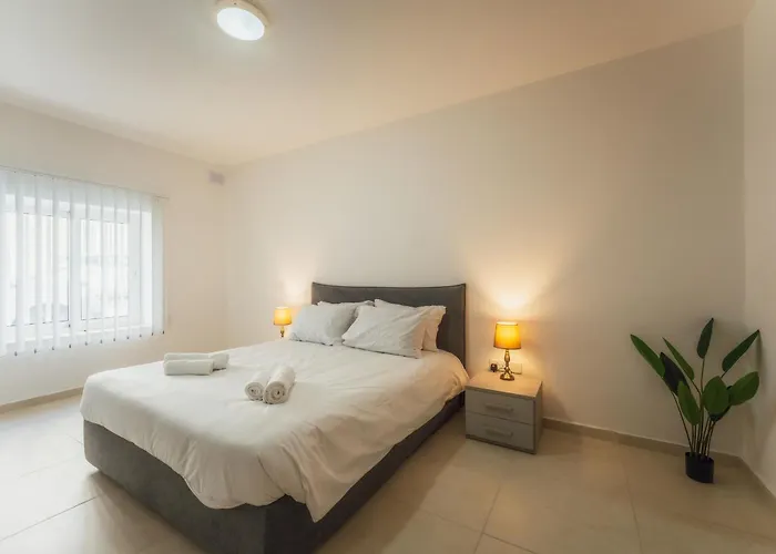 아파트 New Spacious Fgura By Sf Homes