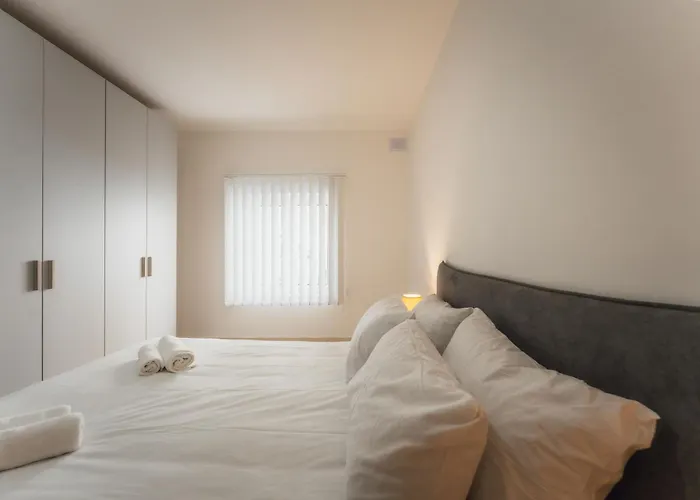 New Spacious Fgura By Sf Homes Apartament *