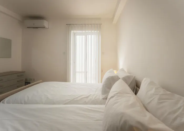 아파트 New Spacious Fgura By Sf Homes