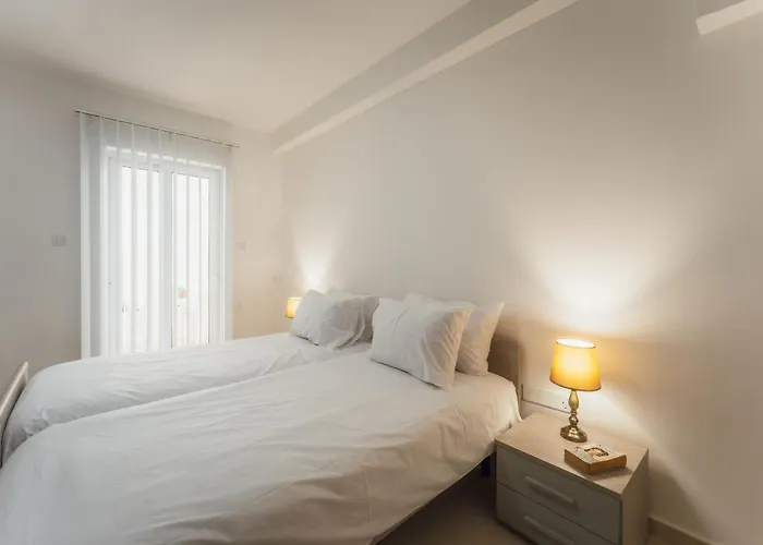 New Spacious Fgura By Sf Homes 아파트