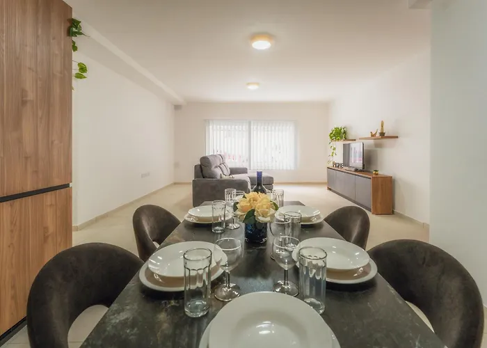 아파트 New Spacious Fgura By Sf Homes