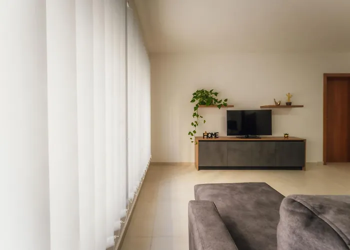 New Spacious Fgura By Sf Homes 아파트 *