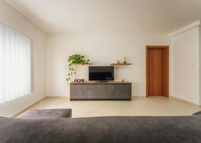 New Spacious Fgura By Sf Homes