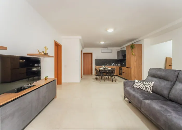 New Spacious Fgura By Sf Homes Apartament